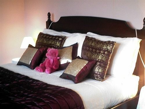 Linchens Bed And Breakfast Felbridge Exterior foto
